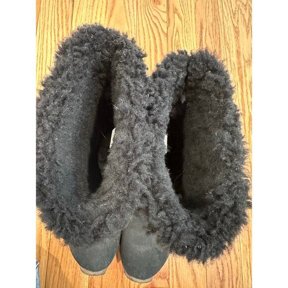 UGG Patchwork Geometric Stitching Shearling Boots - Picture 5 of 6